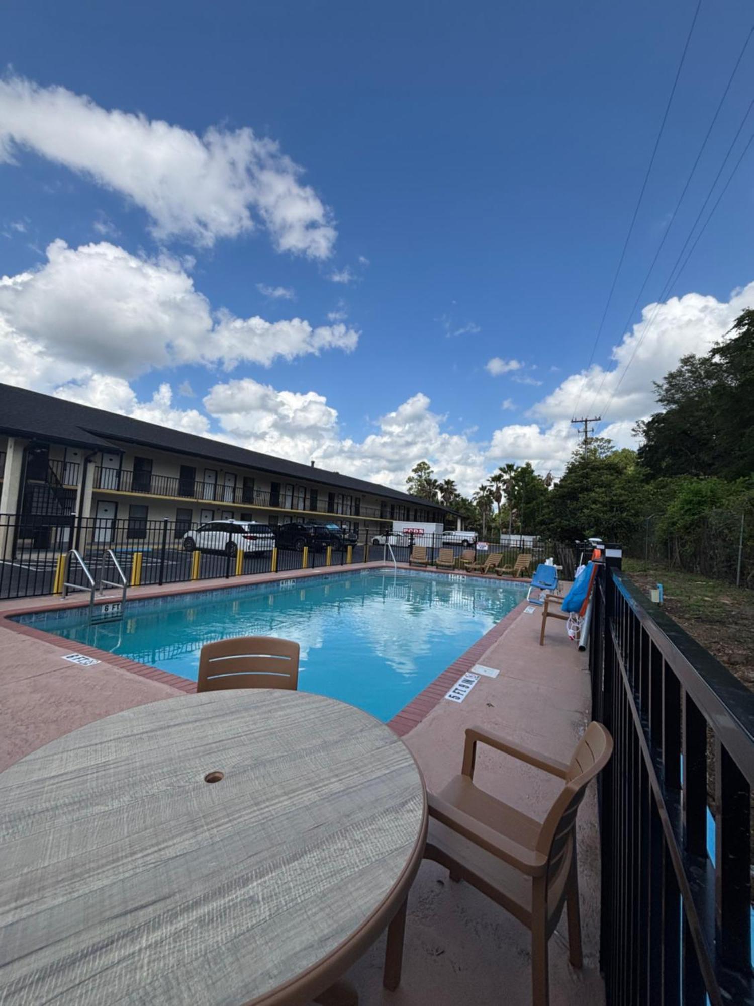 High Springs Inn Soon To Be Clarion Pointe Alachua Dış mekan fotoğraf