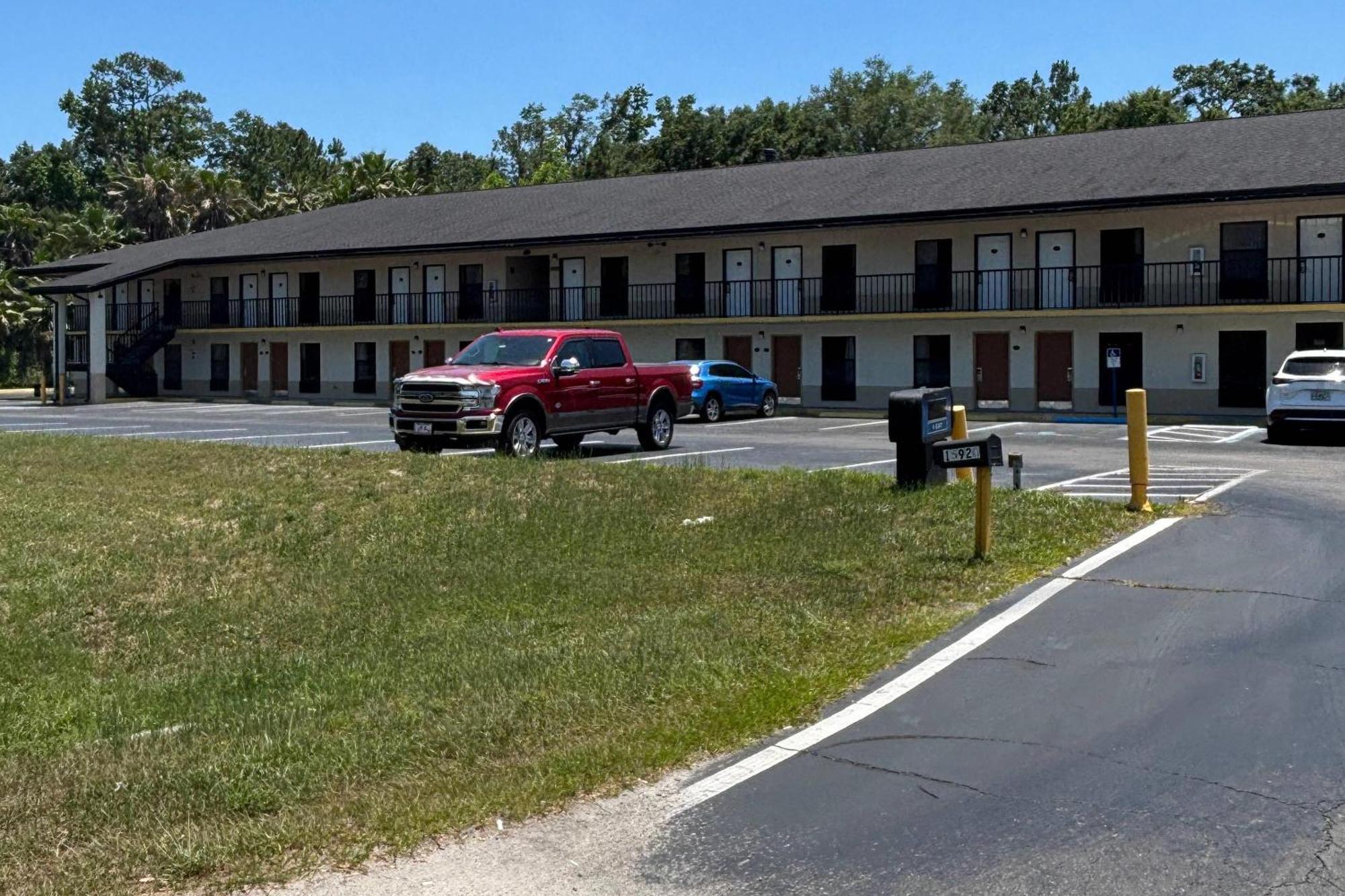 High Springs Inn Soon To Be Clarion Pointe Alachua Dış mekan fotoğraf